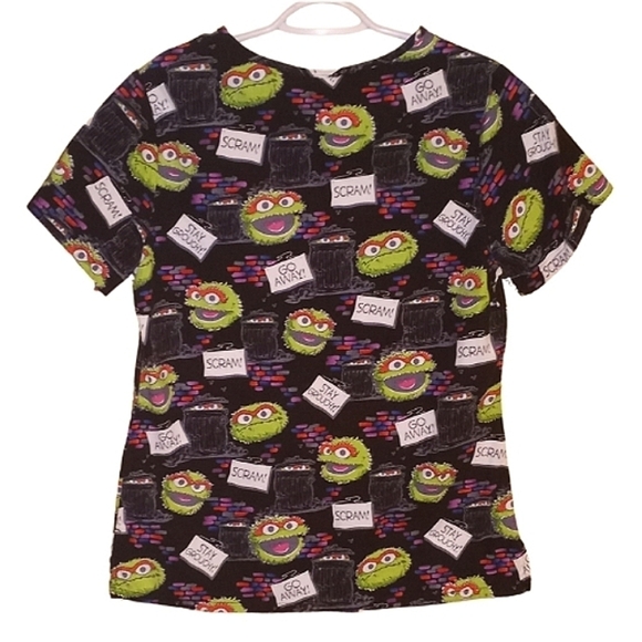 Sesame Street Workshop Women's Scrub Top Oscar the Grouch XS EUC Black - Picture 2 of 3